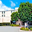 Days Inn & Suites by Wyndham Fullerton