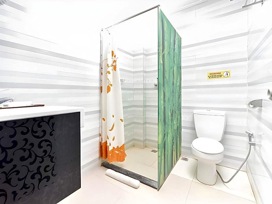 RedDoorz Plus near Mall Bali Galeria 2