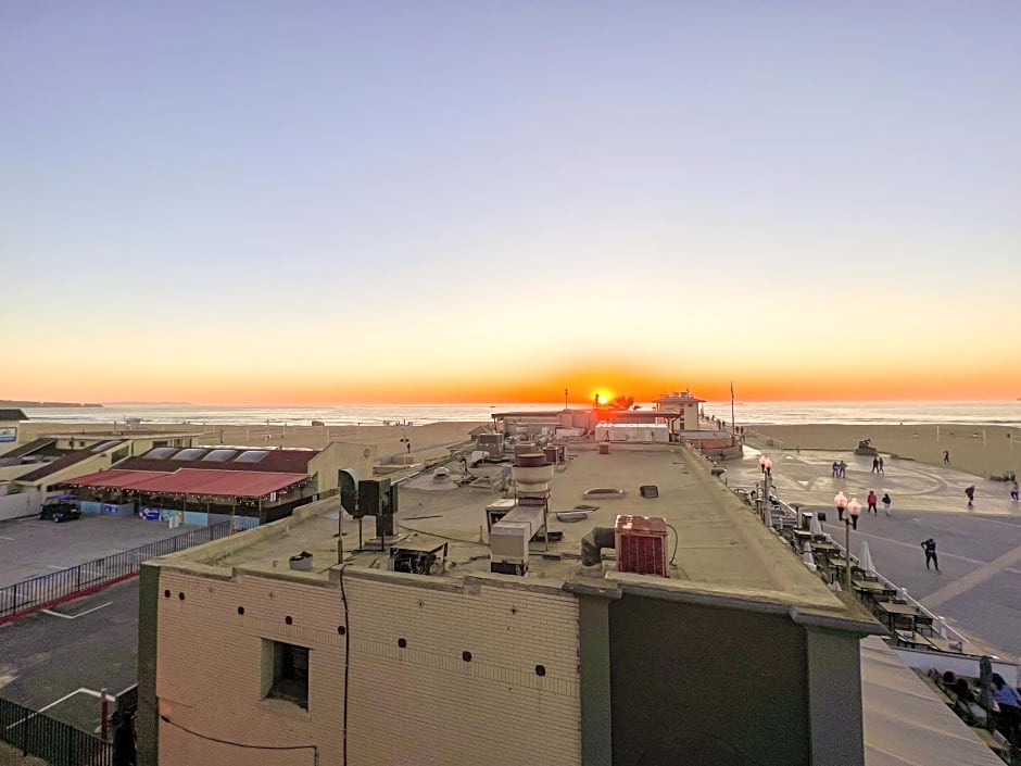 ITH Surf City Hostel Hermosa Beach