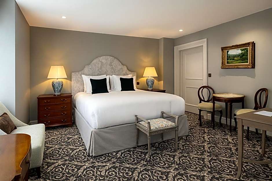 No. 30 Knightsbridge