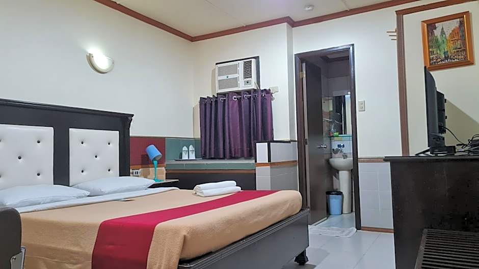 Photo 1 of 6 of Deluxe 1 Queen Bed