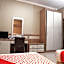 OYO 742 Mona Plaza Hotel