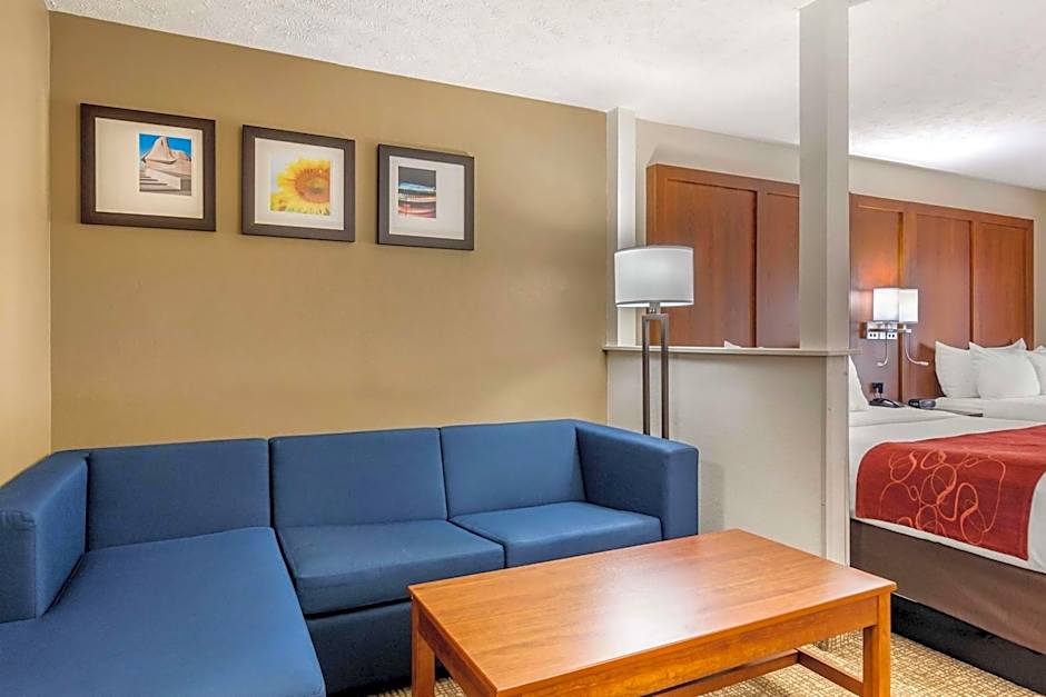 Comfort Suites Speedway - Kansas City