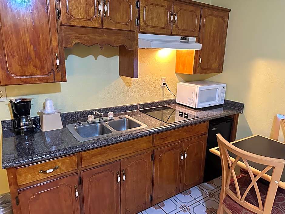 Royal Inn - Anniston