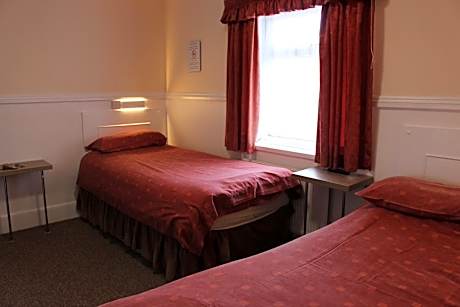 Family Room (2 Adults + 2 Children)