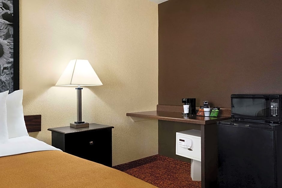 Super 8 by Wyndham Des Moines