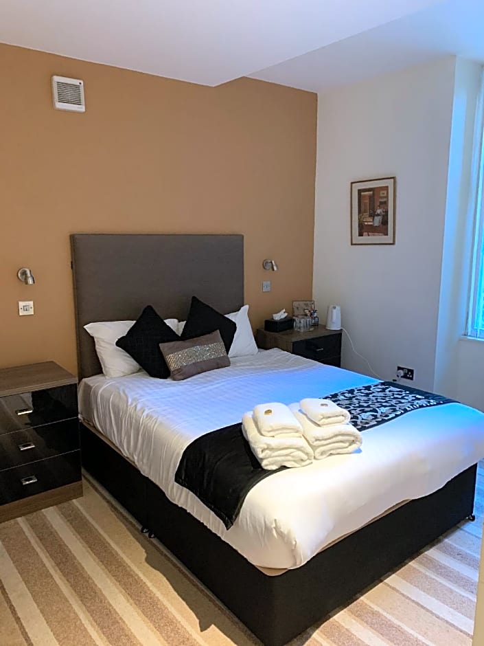 1 King Bed, Courtyard View — 5 fotoğraftan 1. fotoğraf