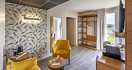 Queen Suite with Sofa Bed, Terrace and Free Spa Access - Non-Smoking