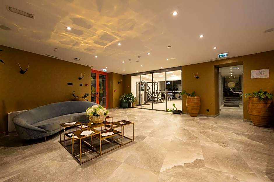 Royal Ariston Hotel