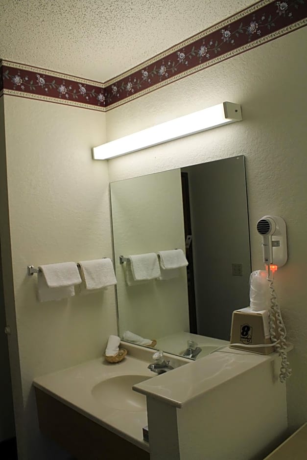 Super 8 by Wyndham San Antonio/Fiesta