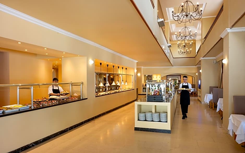 Mitsis Petit Palais Beach Hotel