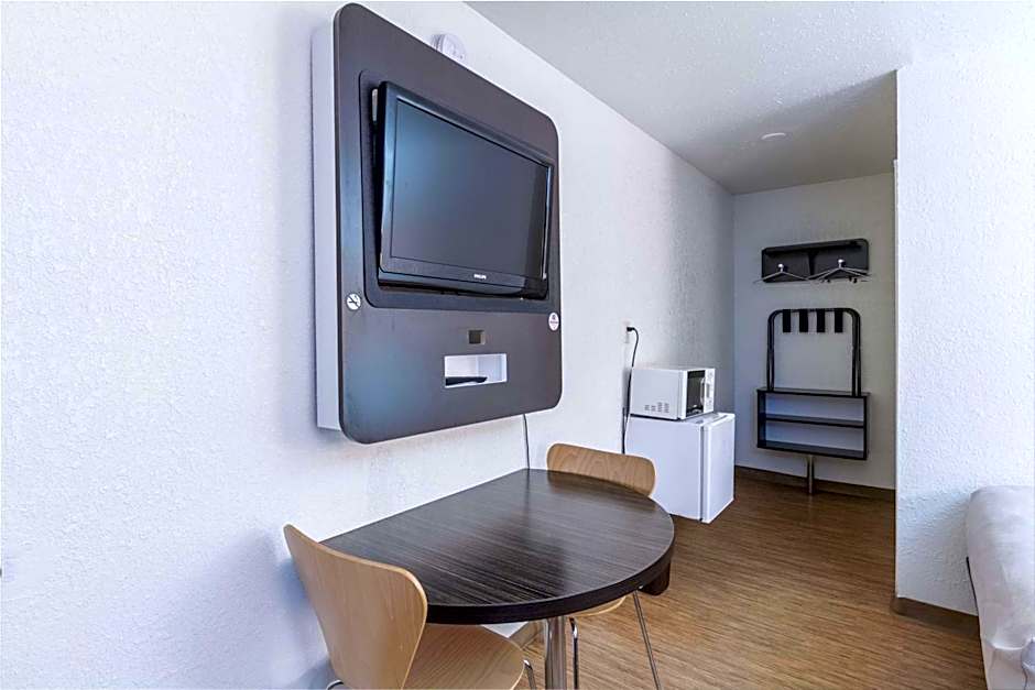 Motel 6-Oshkosh, WI
