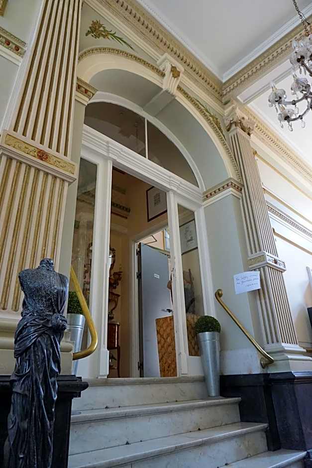 Hotel Asiris