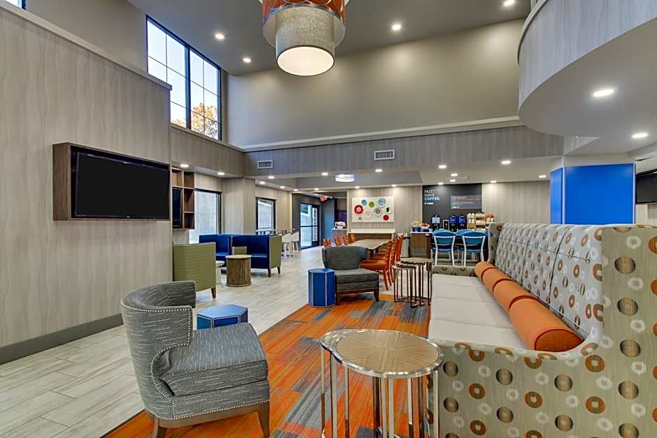 Holiday Inn Express & Suites Atlanta Perimeter Mall Hotel By IHG