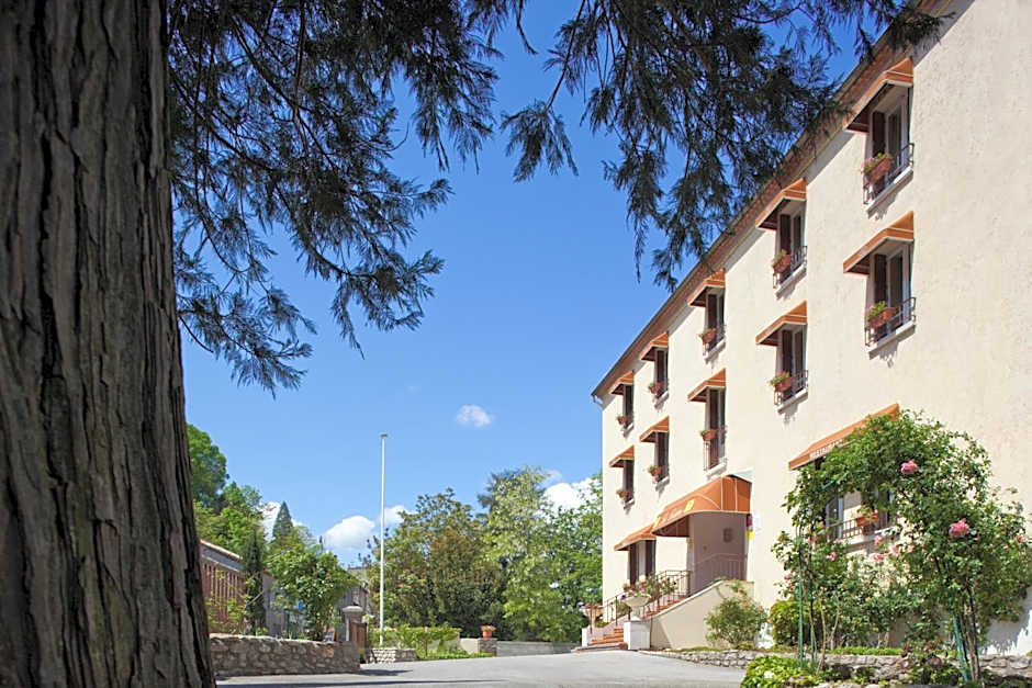 Logis Hotel Restaurant Les Cedres
