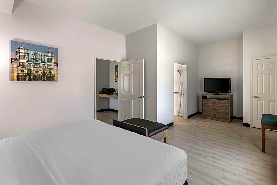 Best Western Plus MidAmerica Hotel