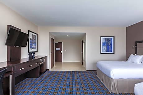 Queen Room with Two Tween Beds - Non Smoking