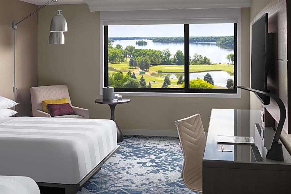 Photo 1 of 6 of Deluxe 1 Queen Bed