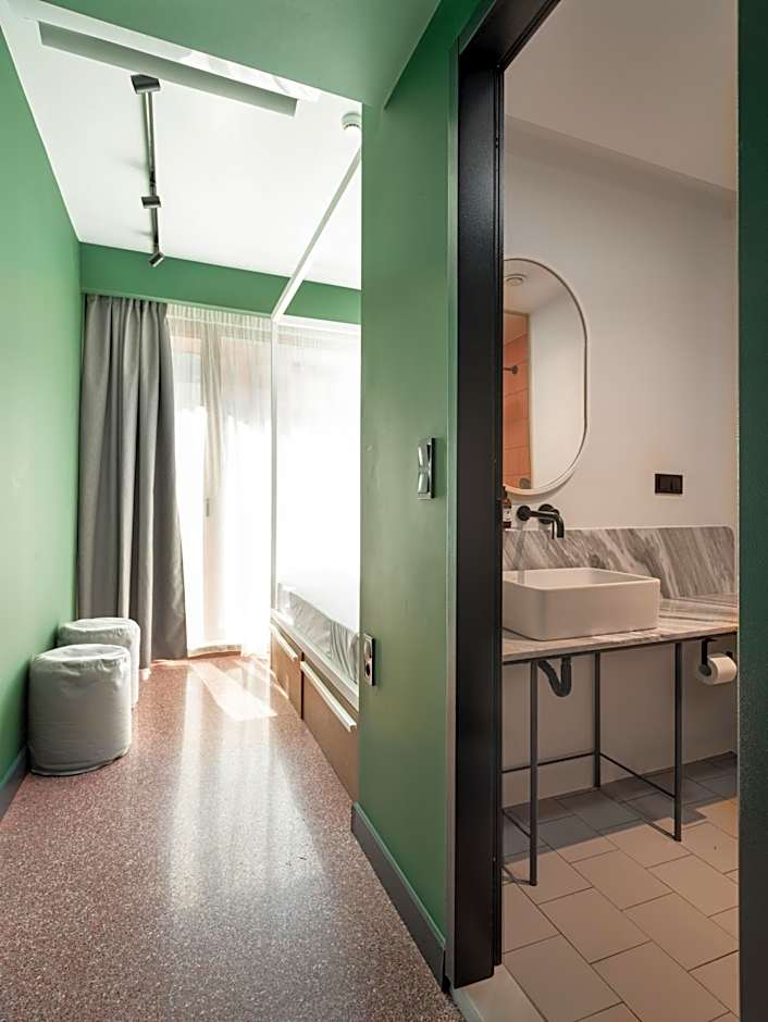 Zeus is Loose Hostel