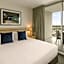 Oaks Adelaide Embassy Suites