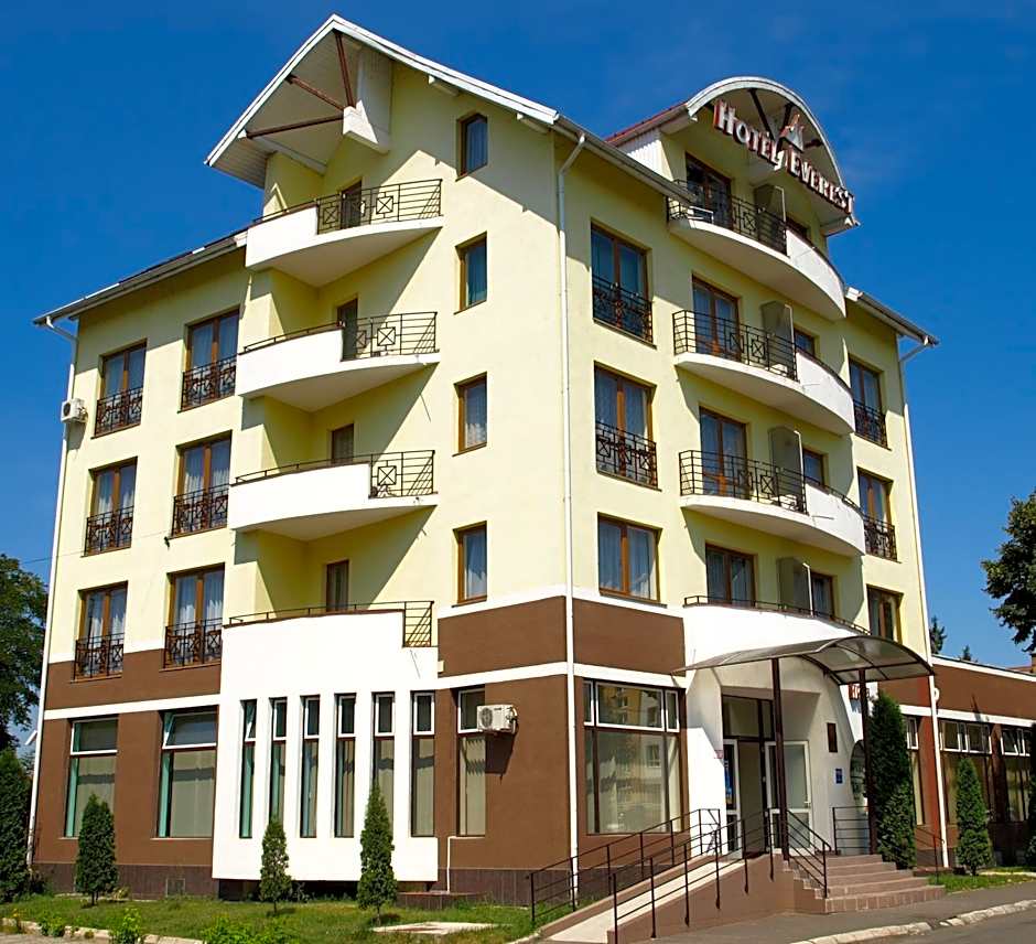Hotel Everest
