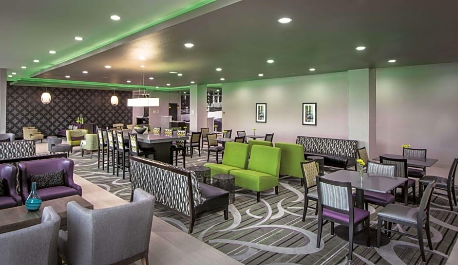 La Quinta Inn & Suites by Wyndham College Station South