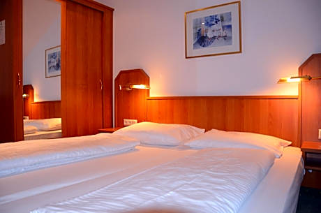 Single Room with Private External Bathroom