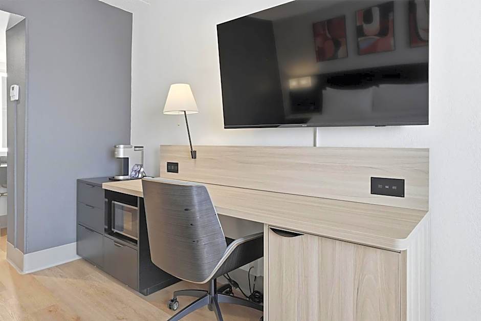 Seven Oaks Hotel Regina, SureStay Collection by Best Western