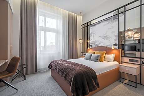 Astoria Boutique Suites- Best Location by BQA