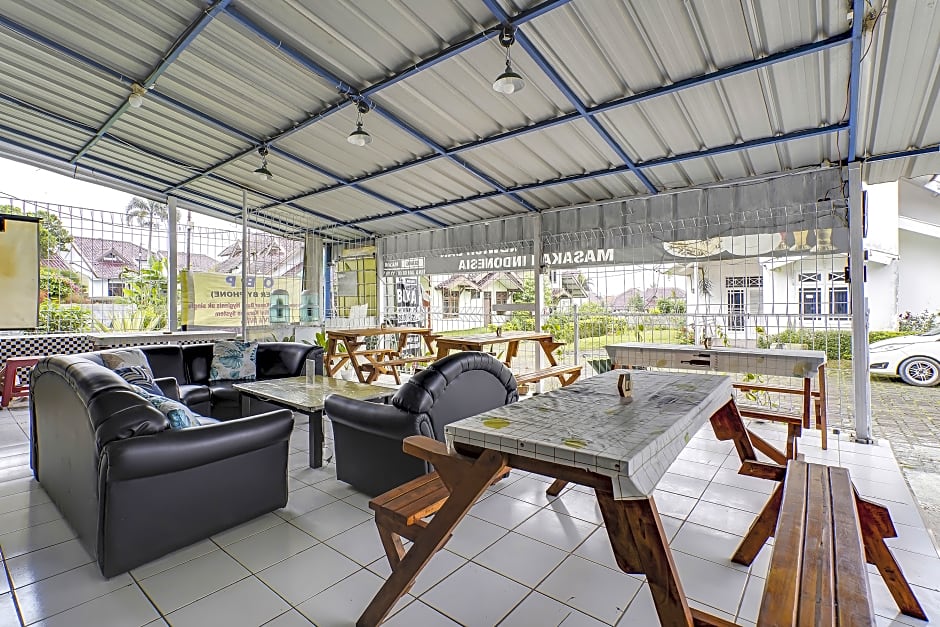 SPOT ON 91108 Sare Ngebluk Residence