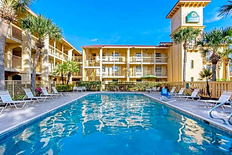 La Quinta Inn & Suites by Wyndham Orlando Airport West
