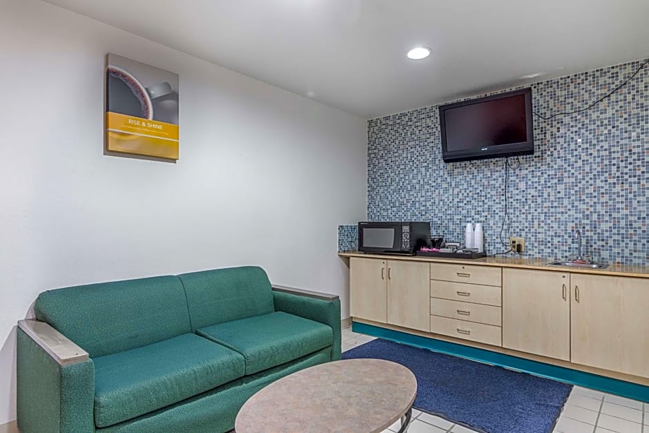 Motel 6-Mcalester, OK