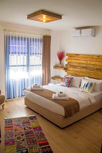 Lavinia Otel