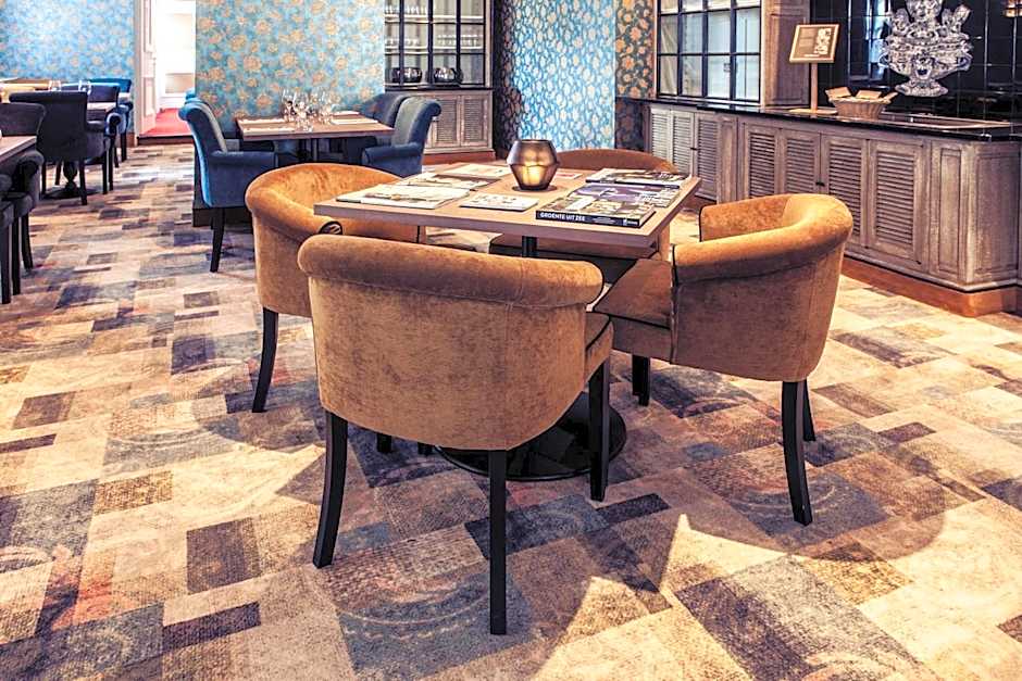 Carlton Ambassador Hotel