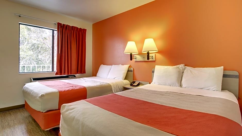Motel 6-Des Moines, IA - North
