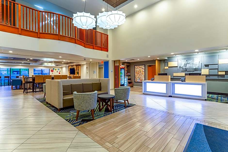 Holiday Inn Express and Suites Cedar Falls Waterloo By IHG