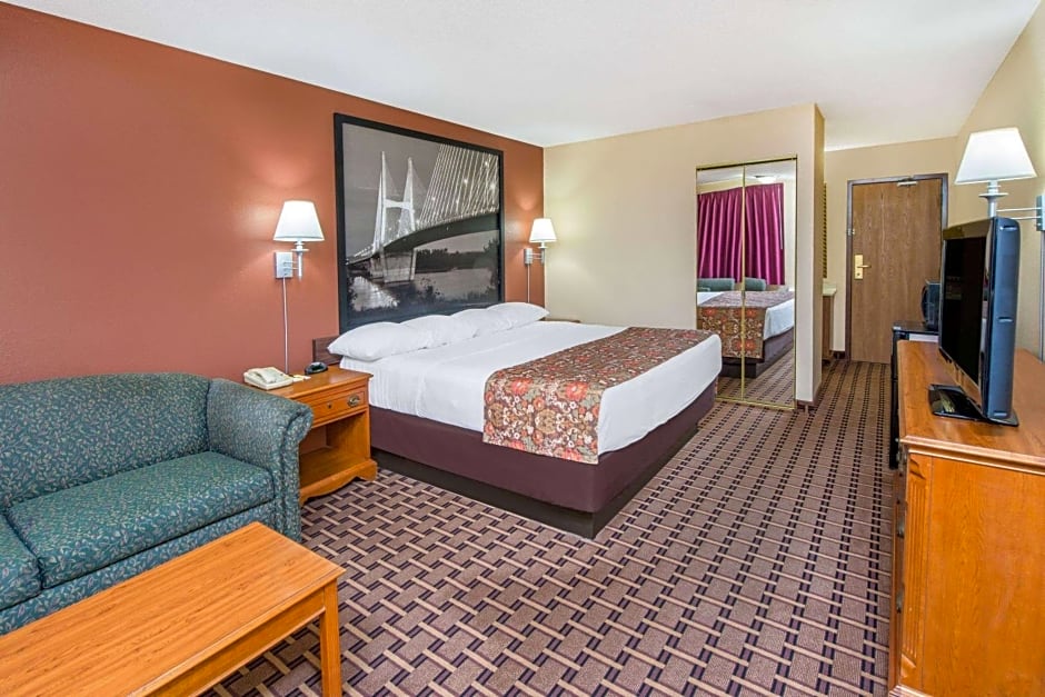 Super 8 by Wyndham Charleston MO