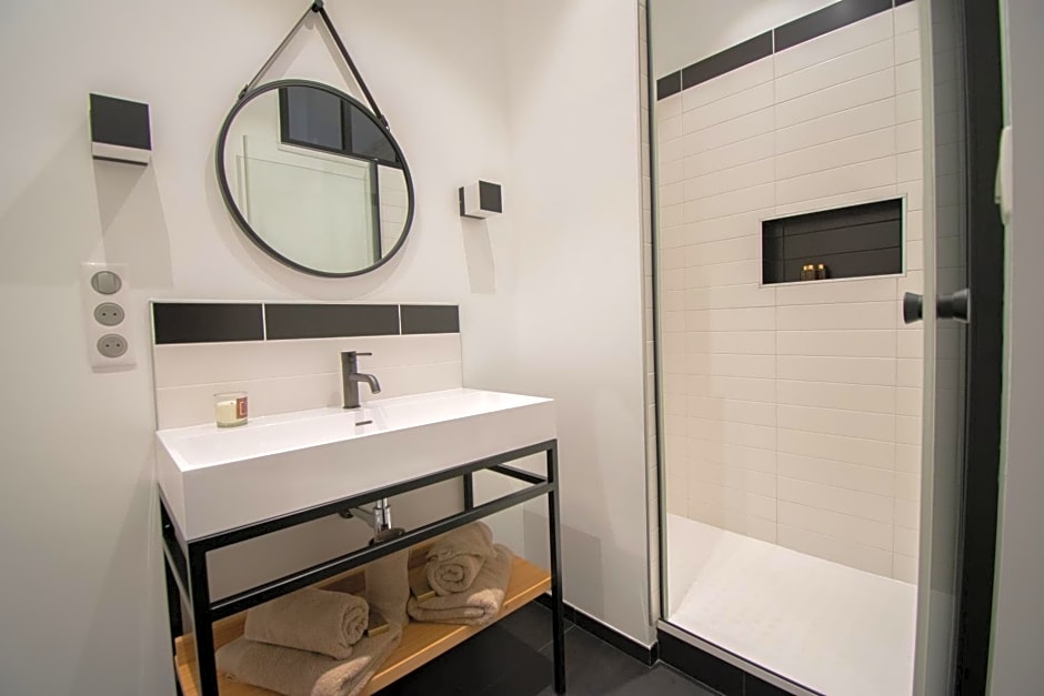 15ème droite - Tour Perret - Centre-Ville - 4 étoiles