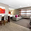 La Quinta Inn & Suites by Wyndham Seattle-Federal Way