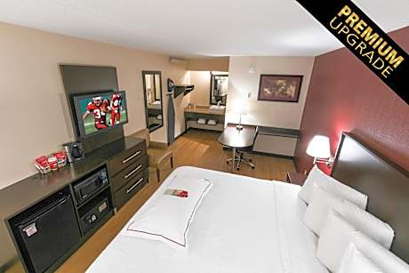 Premium King Room Smoke Free (Upgraded Bedding & Snack)