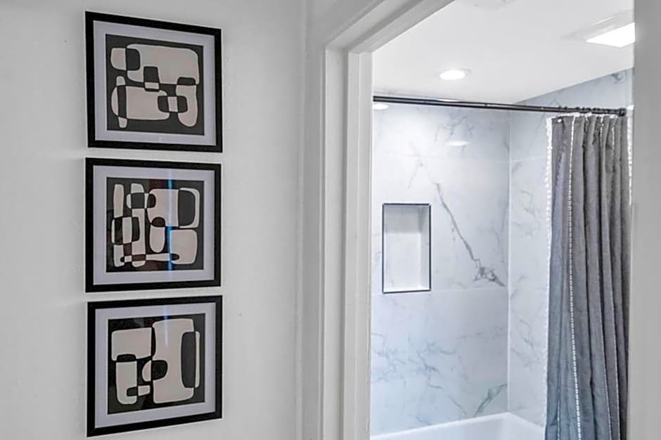 Mid-city Muse W Pool -spacious 5br Minutes To Fq