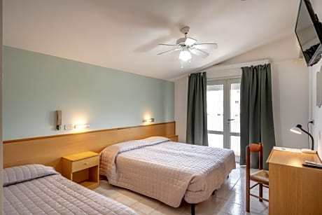 Classic Quadruple Room