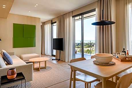 Sabatic, 1 Bedroom Signature Suite, 1 Queen, Sea view, Balcony