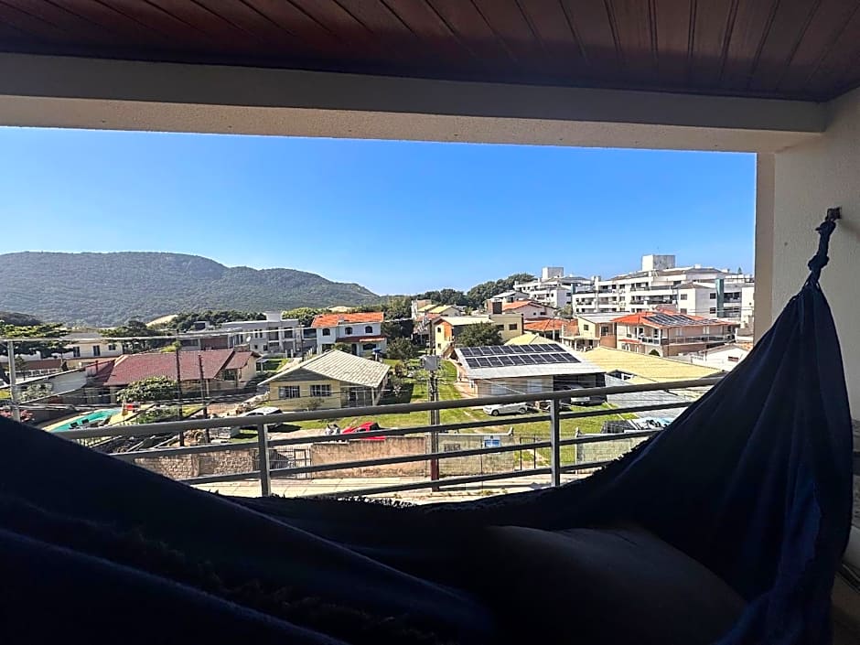 Piscina varanda espaçosa com churrasqueira a 3 min da praia