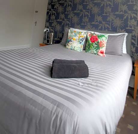 Standard-King-Ensuite