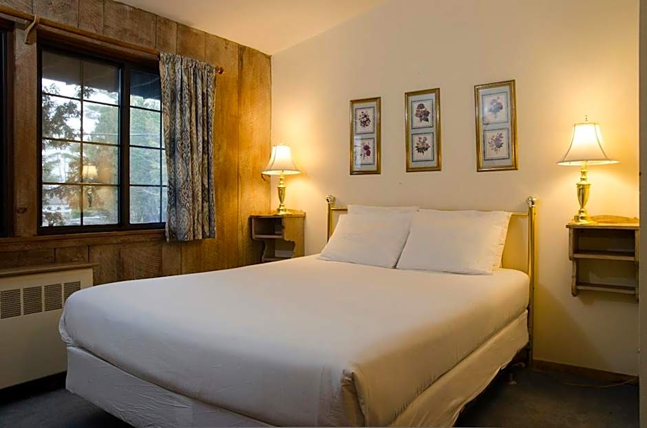 Summit Lodge