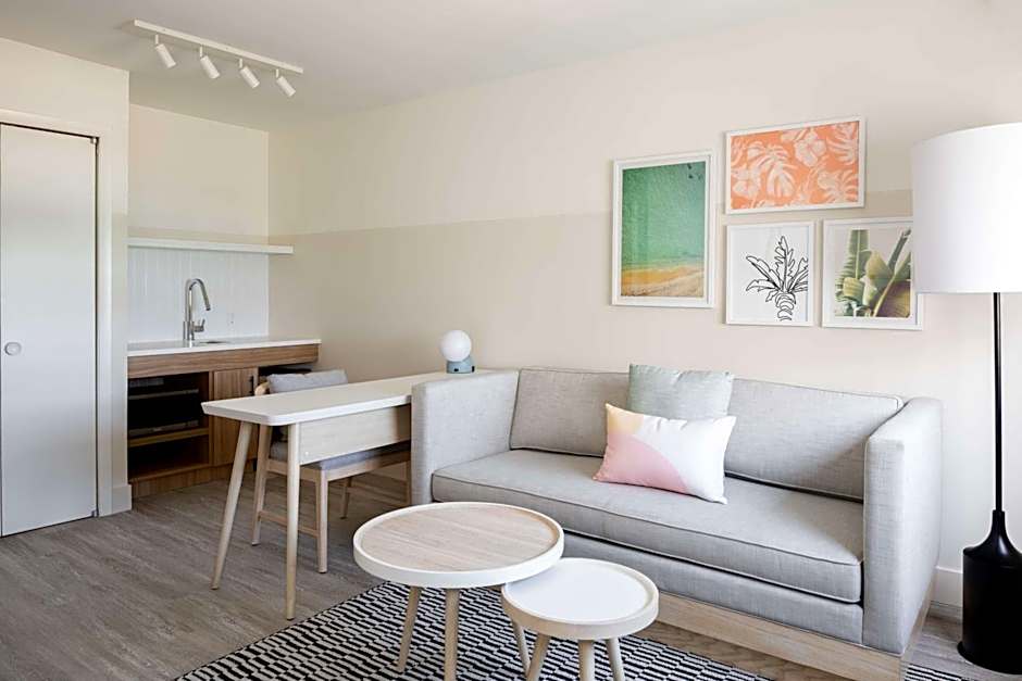 Hampton by Hilton Grand Cayman Seven Mile Beach