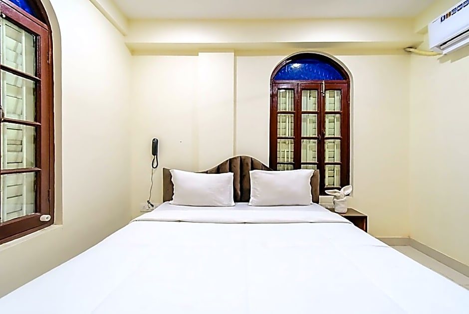 Goroomgo Jheel Mahal New Town West Bengal