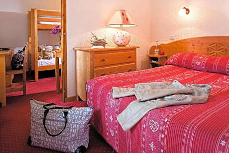 Family Room (2 Adults + 2 Children)