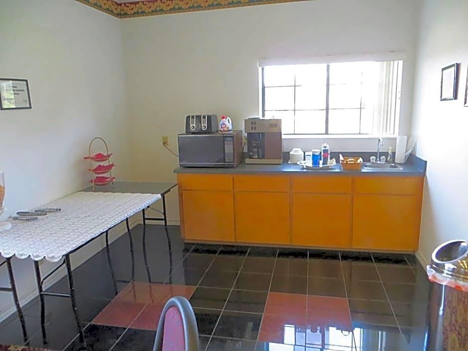 The Executive Inn & Suites